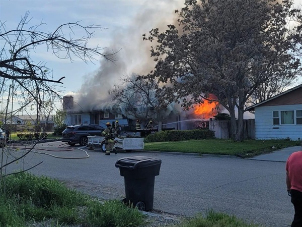 Onlookers Videoing Fire Delay Apparatus Response to OR  House Fire